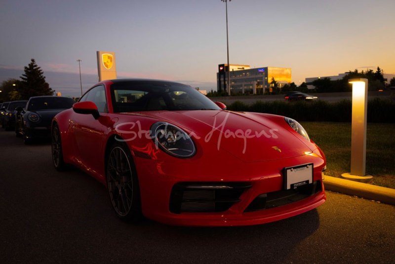 Porsche-992Red02
