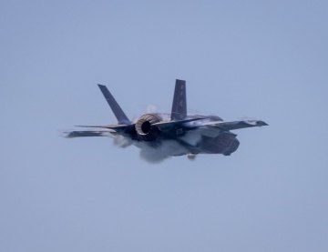 12A5622 F35
